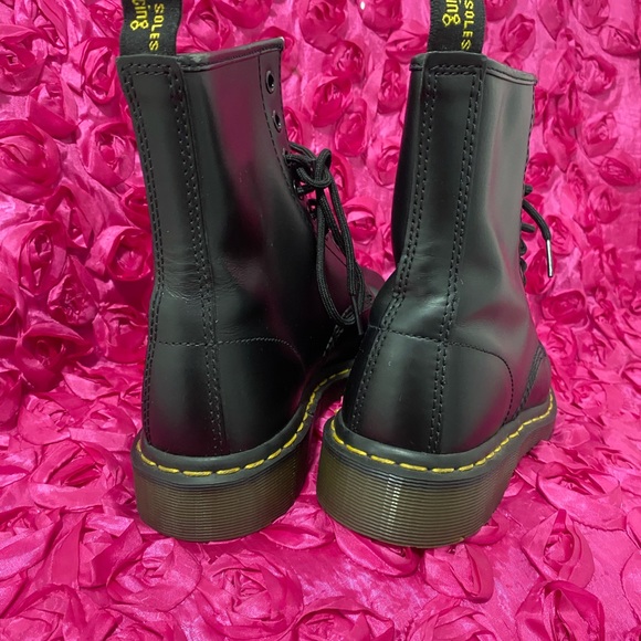 Dr Martens Modern Classics Smooth 1460 8-Eye Boots - Picture 5 of 10